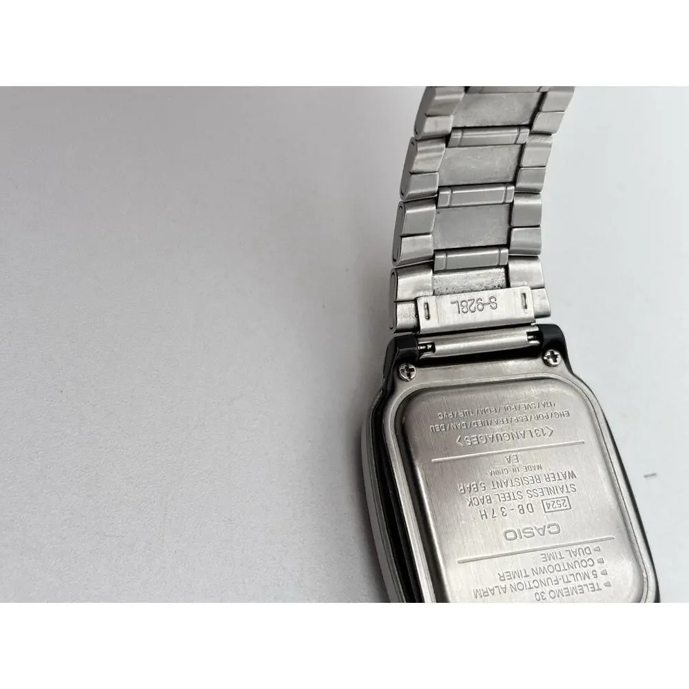 Vintage CASIO ILLUMINATOR 2524 DB-37H DIGITAL WATCH MULTI LINGUAL Working